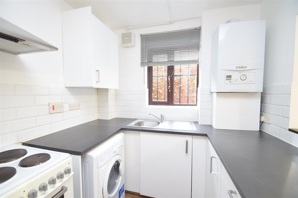 Property photo 2 of 7 Kitchen