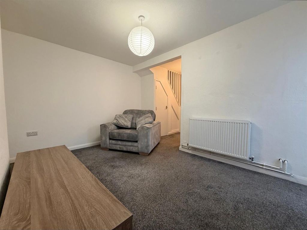 Property photo 2 of 8 Lounge