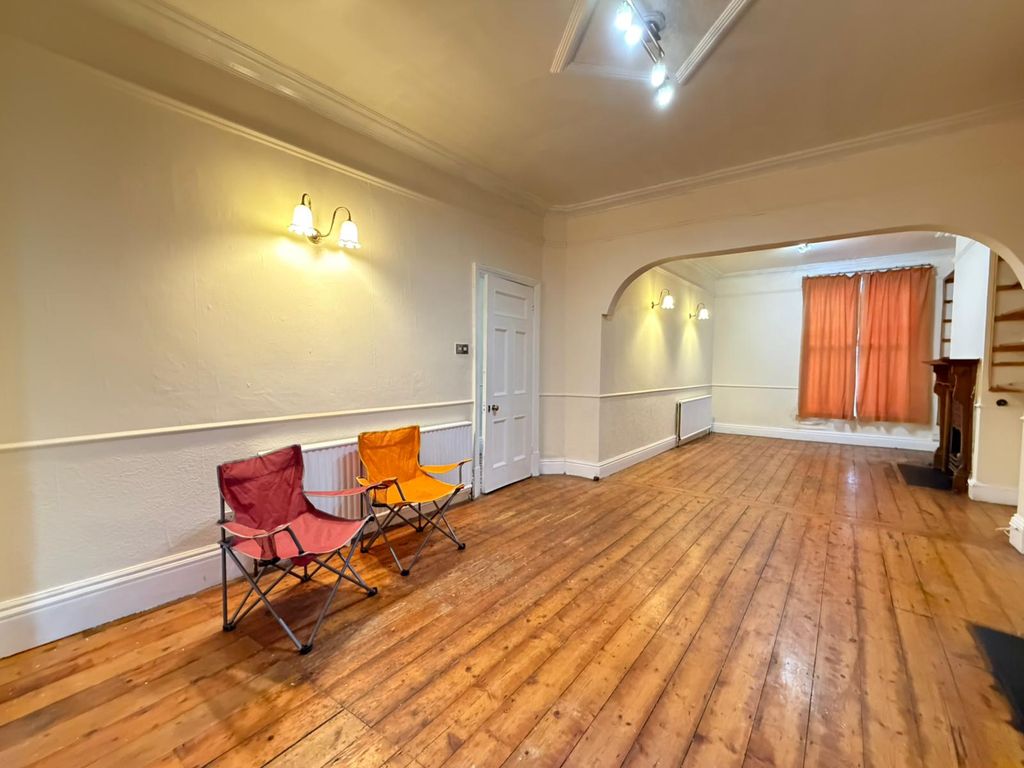 Property photo 1 of 22 4734d391-8ce3-45F4-86E3-Abd428E78563