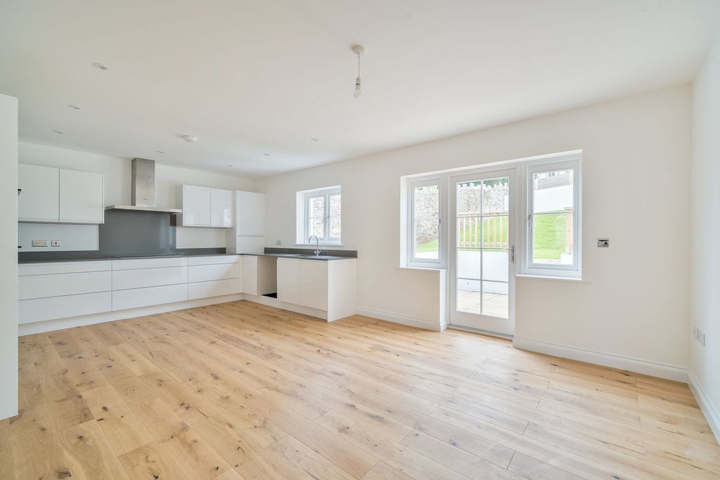 Property photo 2 of 23