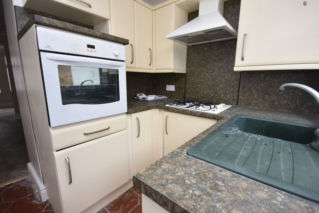 Property photo 3 of 9