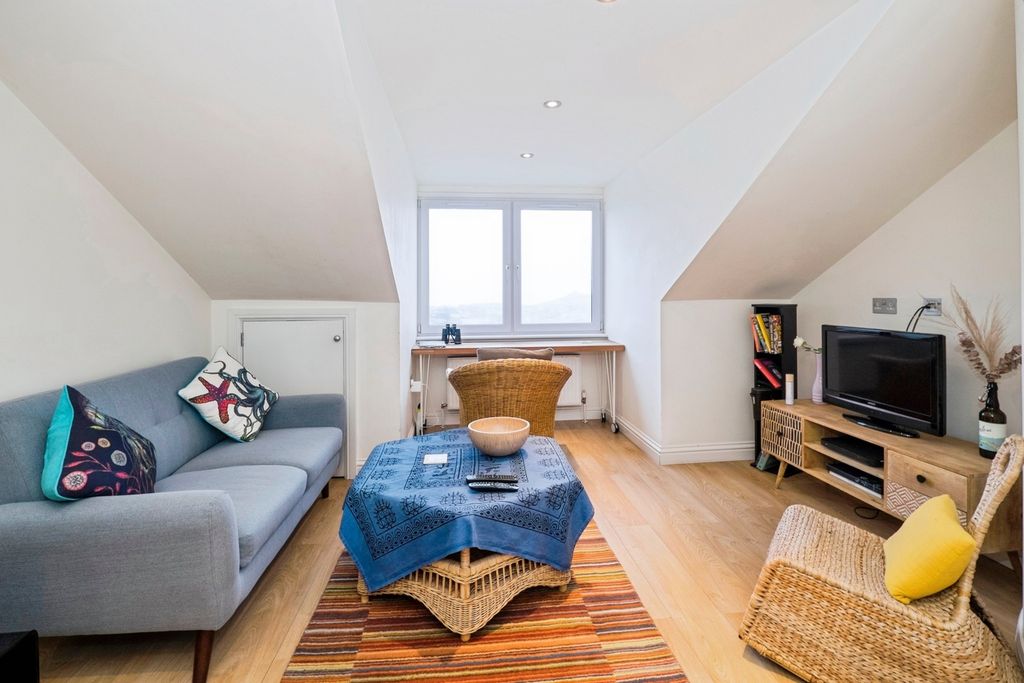 Property photo 3 of 18 Pbox-Img.Jpg