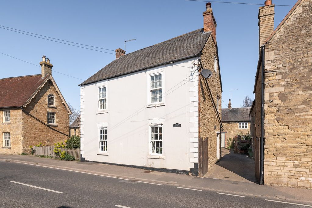 Property photo 2 of 37