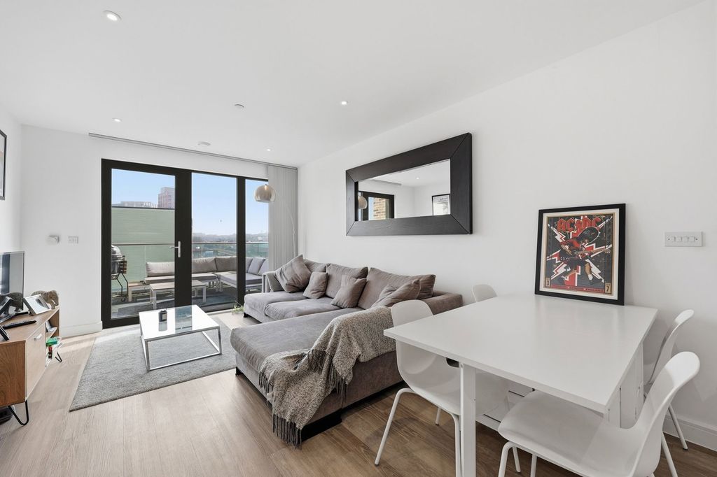 Property photo 1 of 24