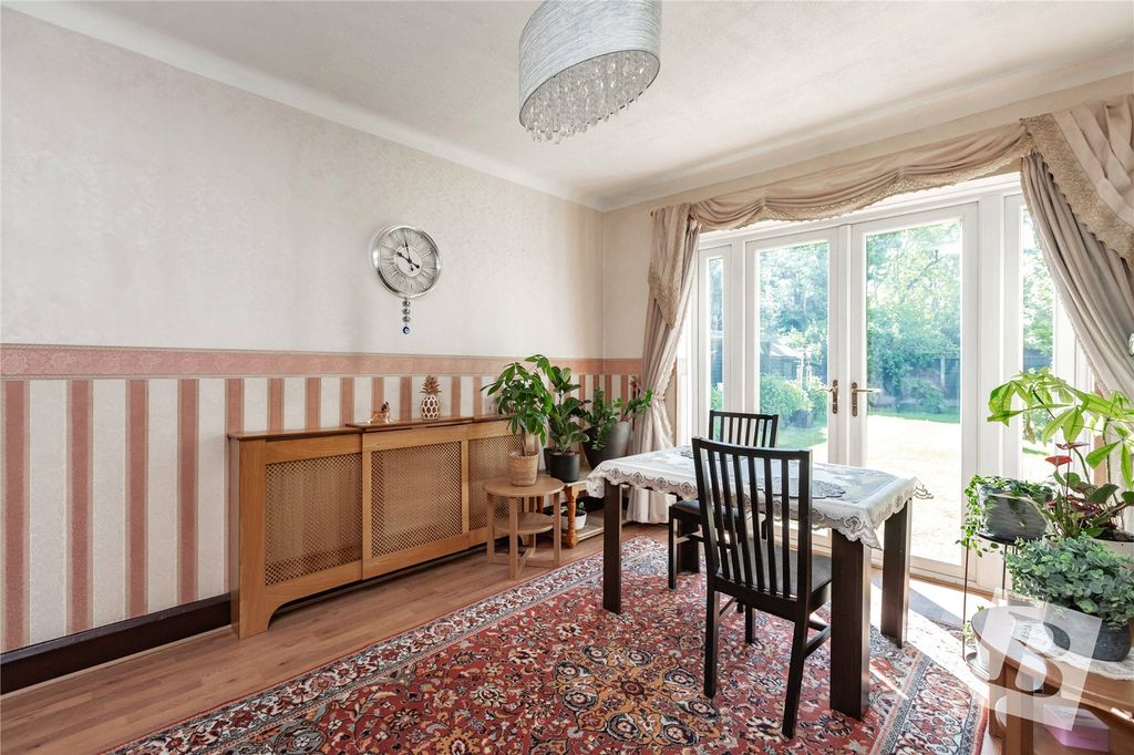 Property photo 3 of 38 Dining Room