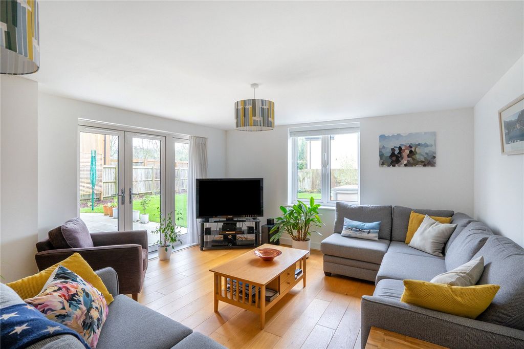 Property photo 2 of 19 Sitting Room