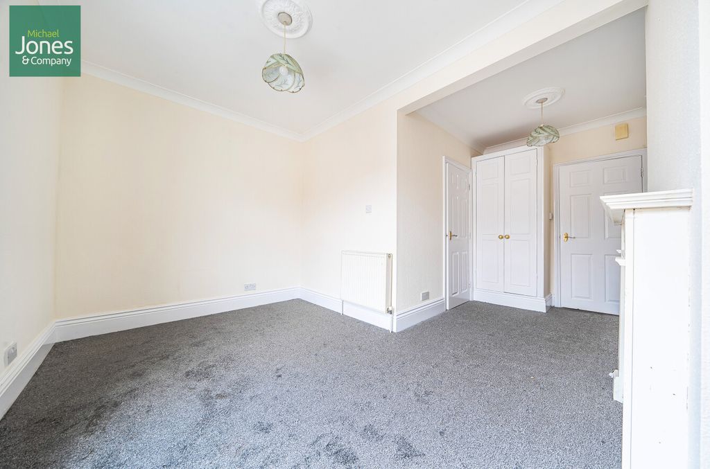 Property photo 2 of 12 Studio