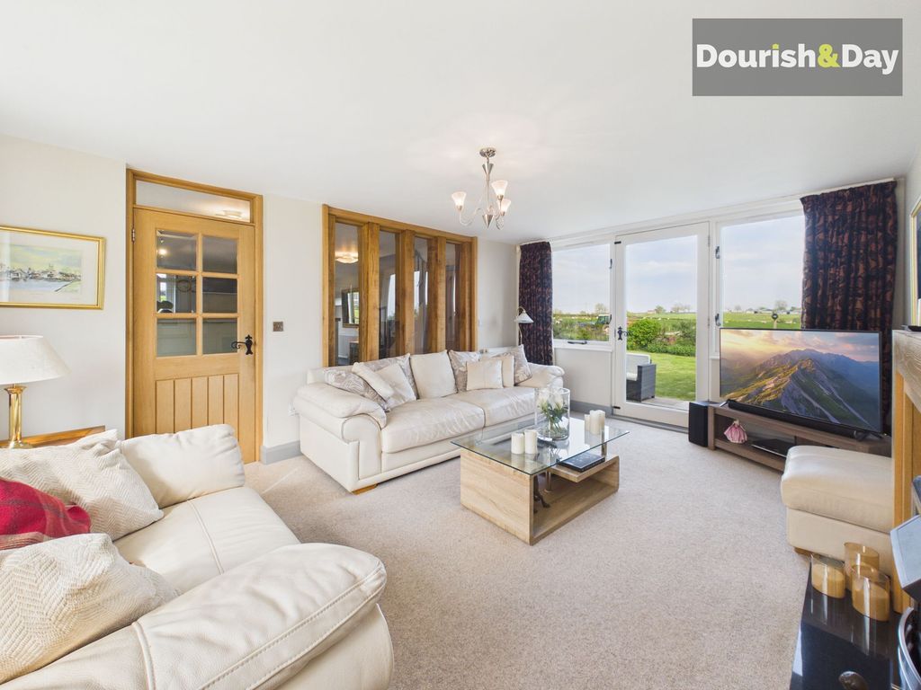 Property photo 2 of 33