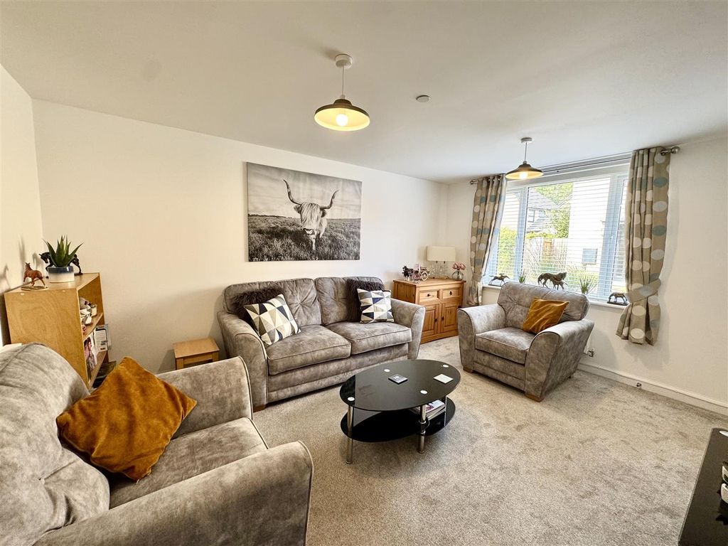 Property photo 2 of 19 Sitting Room
