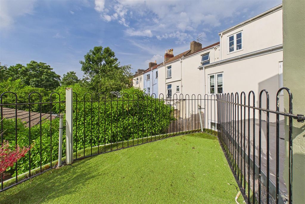 Property photo 3 of 37 The Cottage, 28 Ashfield Place Montpelier, Bristol