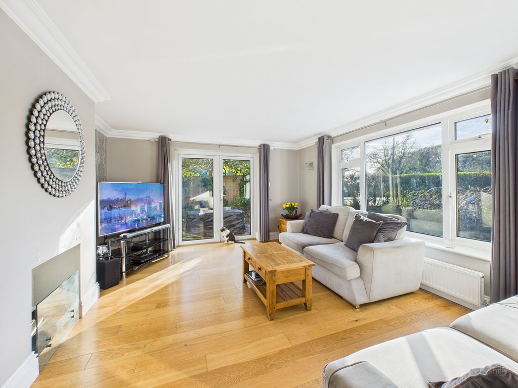 Property photo 2 of 21 Living Room