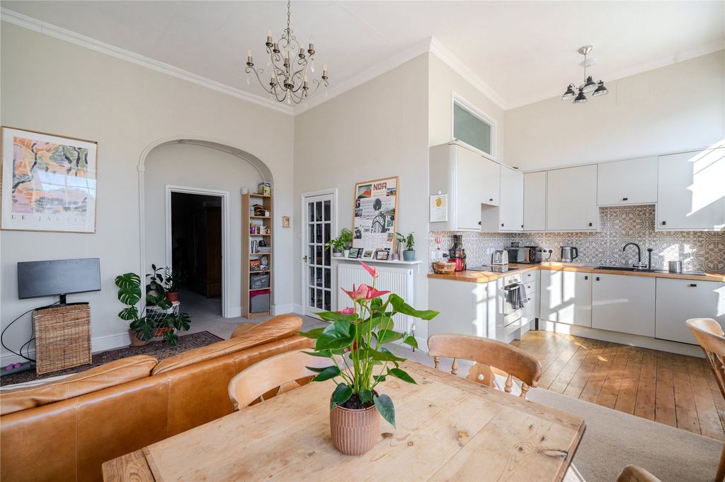 Property photo 1 of 11 Lounge/Dine/Kitchen