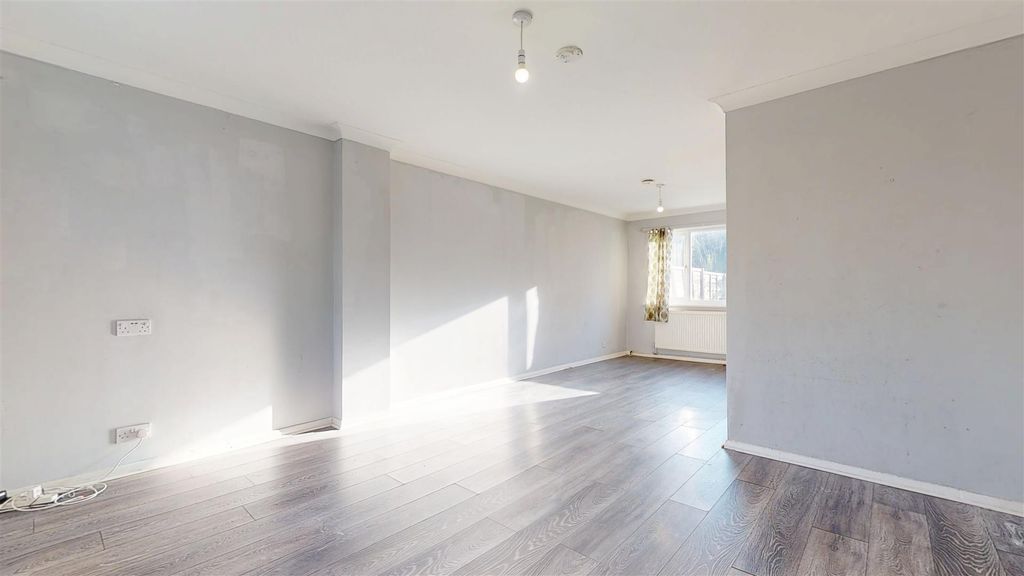 Property photo 3 of 17 11212025_194150.Jpg