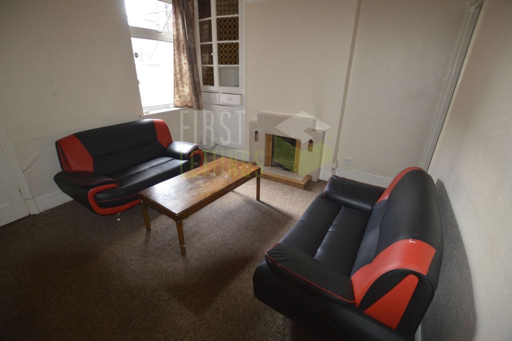 Property photo 2 of 11 Lounge