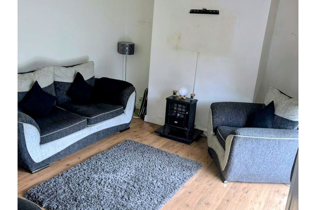 Property photo 2 of 10 Living Room