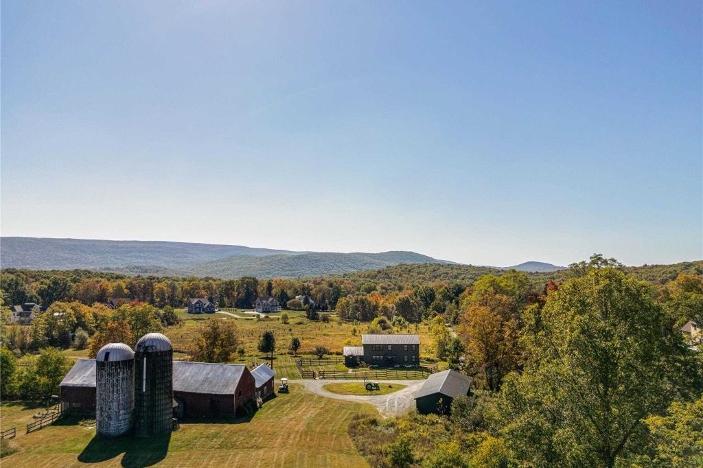 Property photo 1 of 31