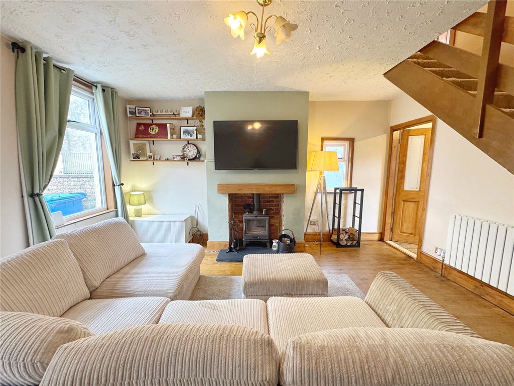 Property photo 3 of 16 Lounge