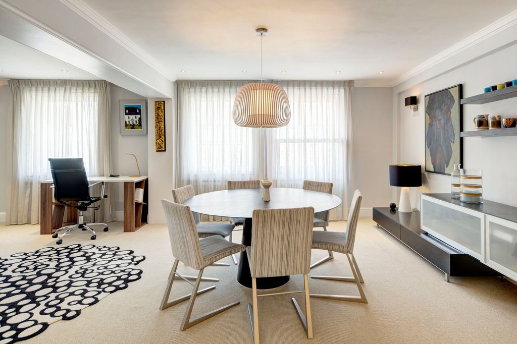 Property photo 3 of 15 Dining Area