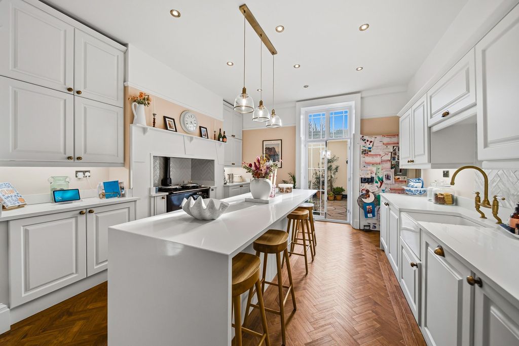 Property photo 2 of 53