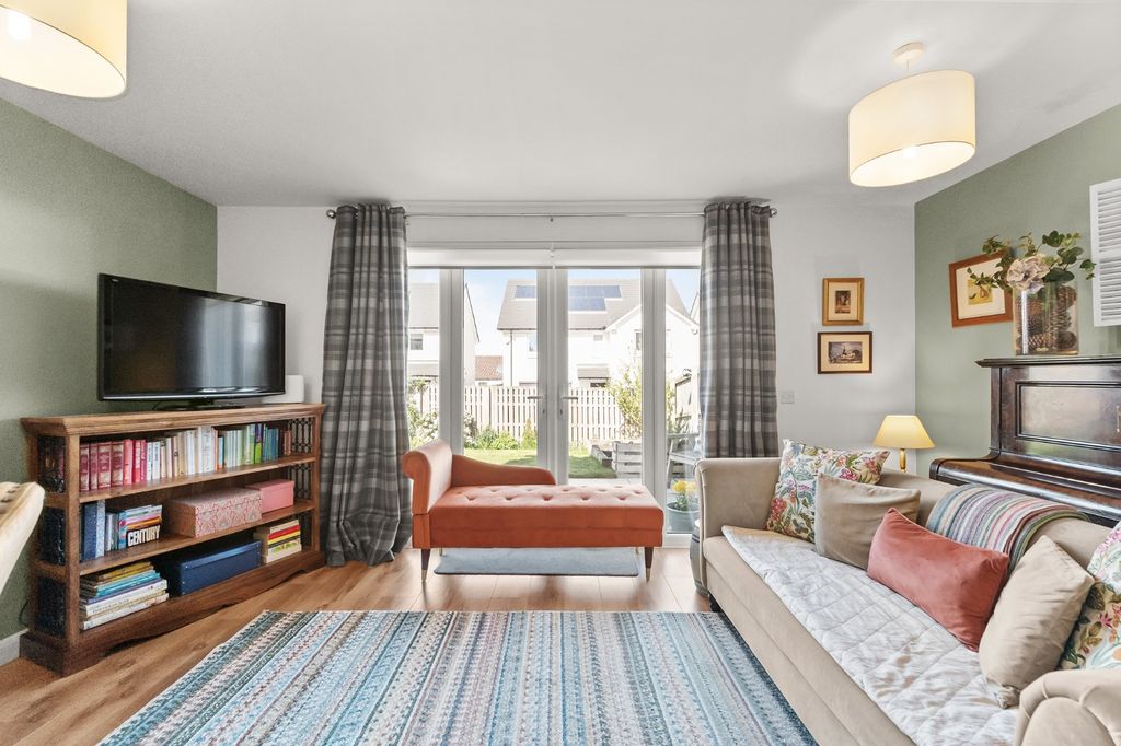 Property photo 2 of 20 5112703