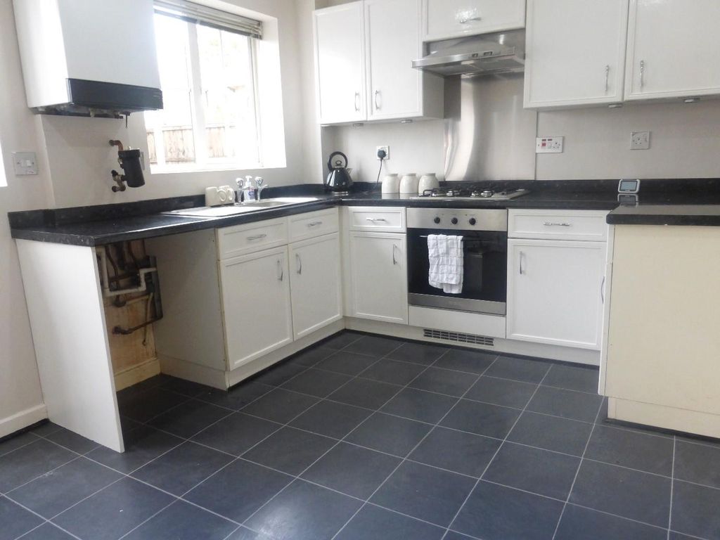 Property photo 2 of 8 Kitchen