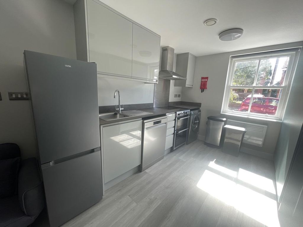 Property photo 2 of 8 Roomimage (1)