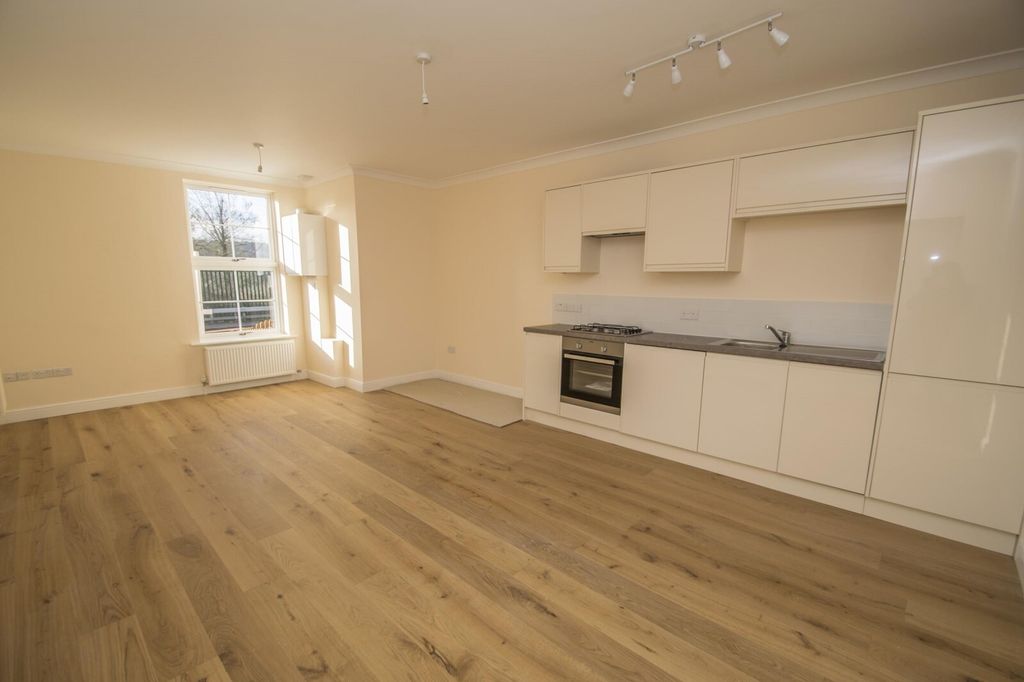 Property photo 2 of 6 Kitchen Diner Lounge