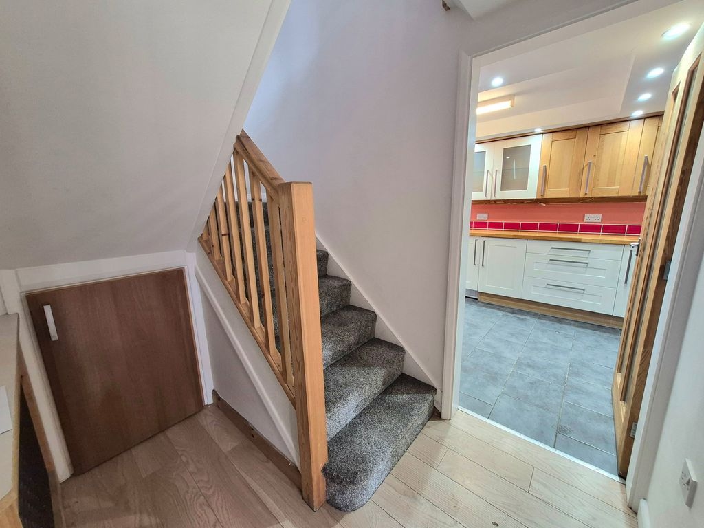 Property photo 2 of 25