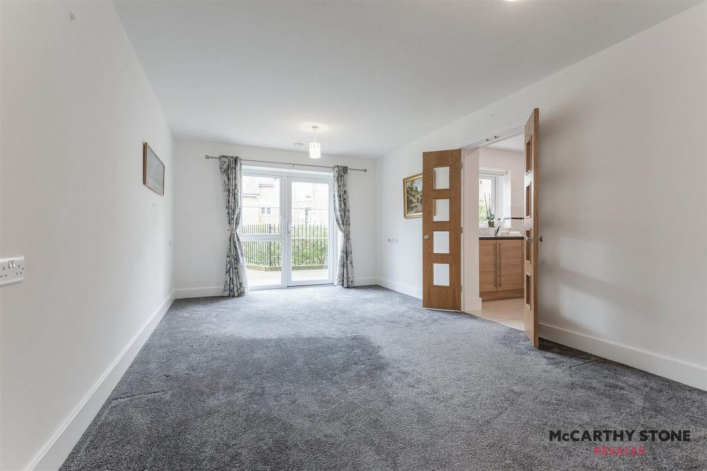 Additional image 4 of 1 bed flat for salePark House, Old Park Road, Hitchin SG5