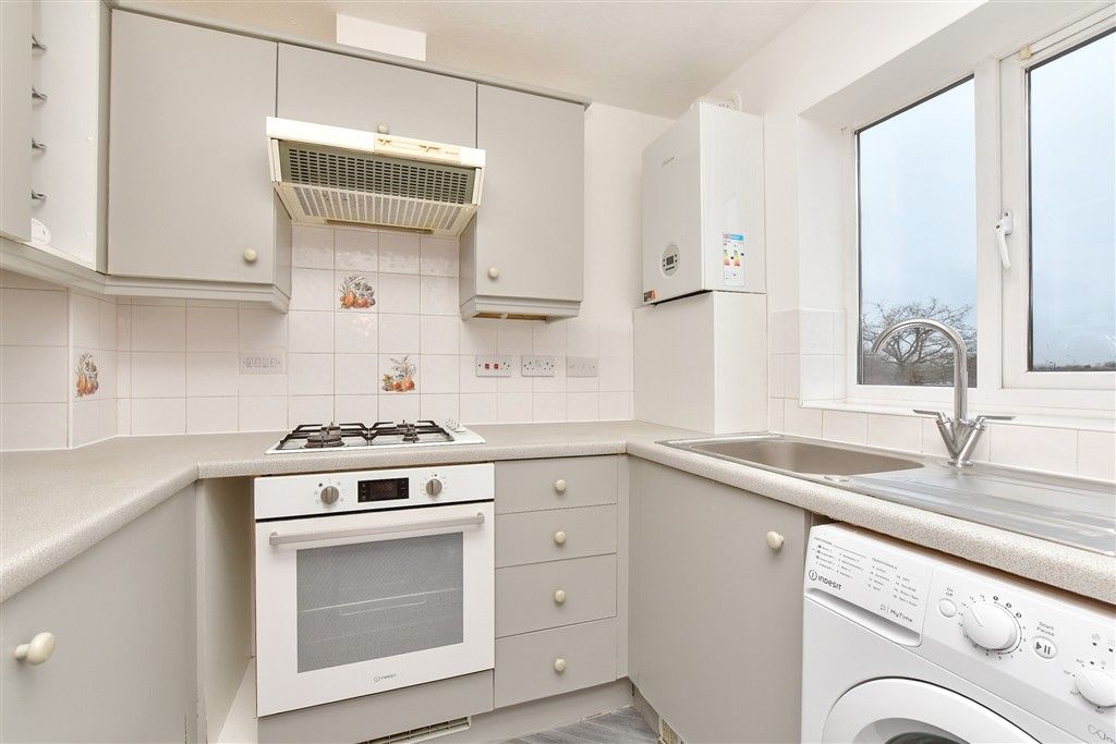 Property photo 3 of 8 Kitchen