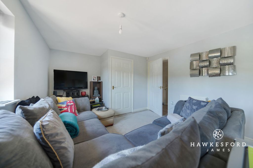 Property photo 3 of 10 Monarch Drive, Sittingbourne - Living Area