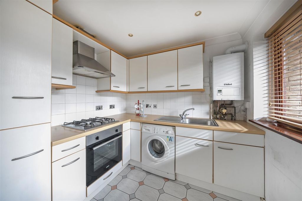 Property photo 2 of 8 Kitchen.Jpg