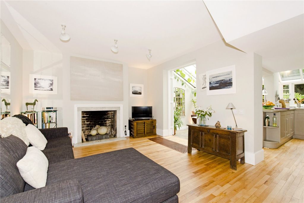 Property photo 1 of 9