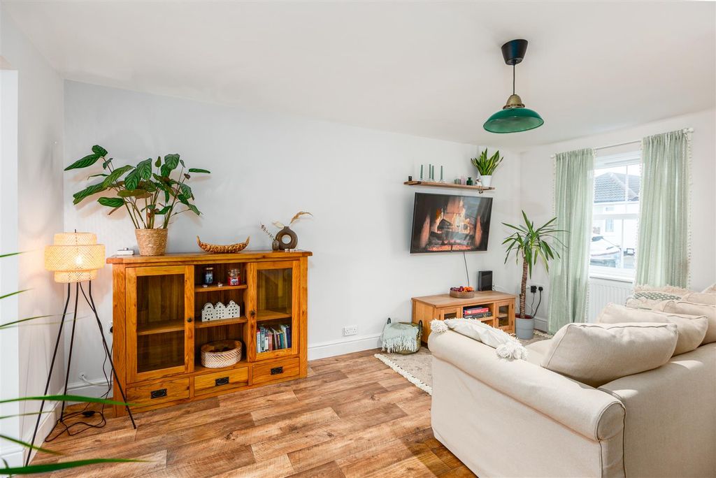 Property photo 2 of 25