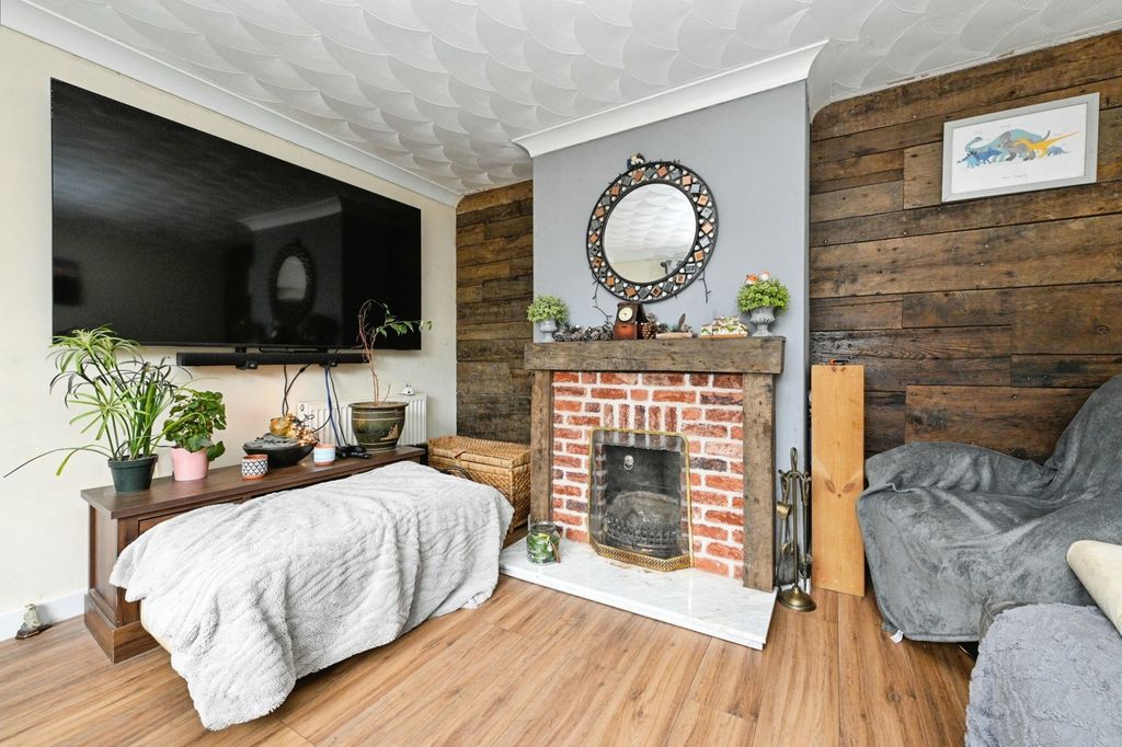 Property photo 3 of 17 Pbox-Img.Jpg