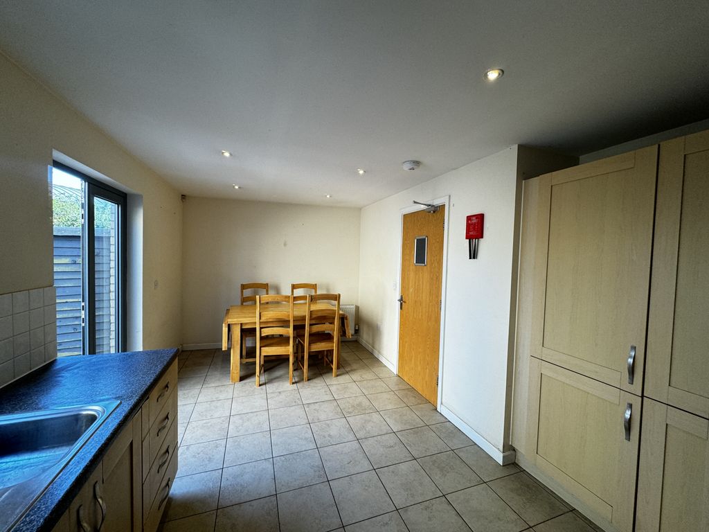 Property photo 3 of 8 Room