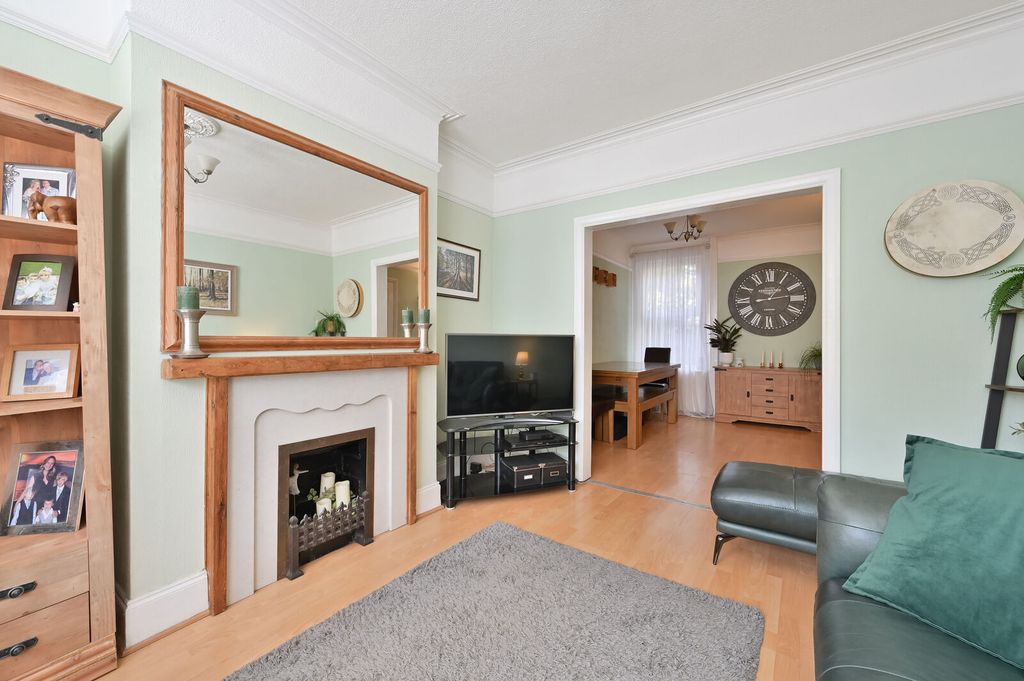 Property photo 2 of 23