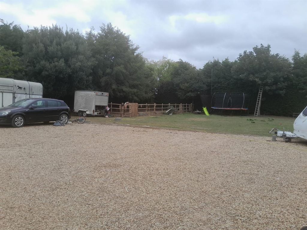 Property photo 2 of 7 Inside.Jpeg