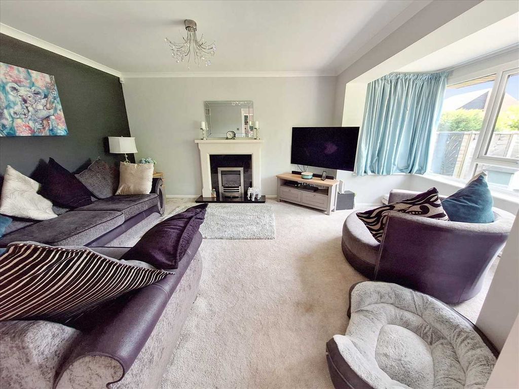 Property photo 3 of 19 Living Room