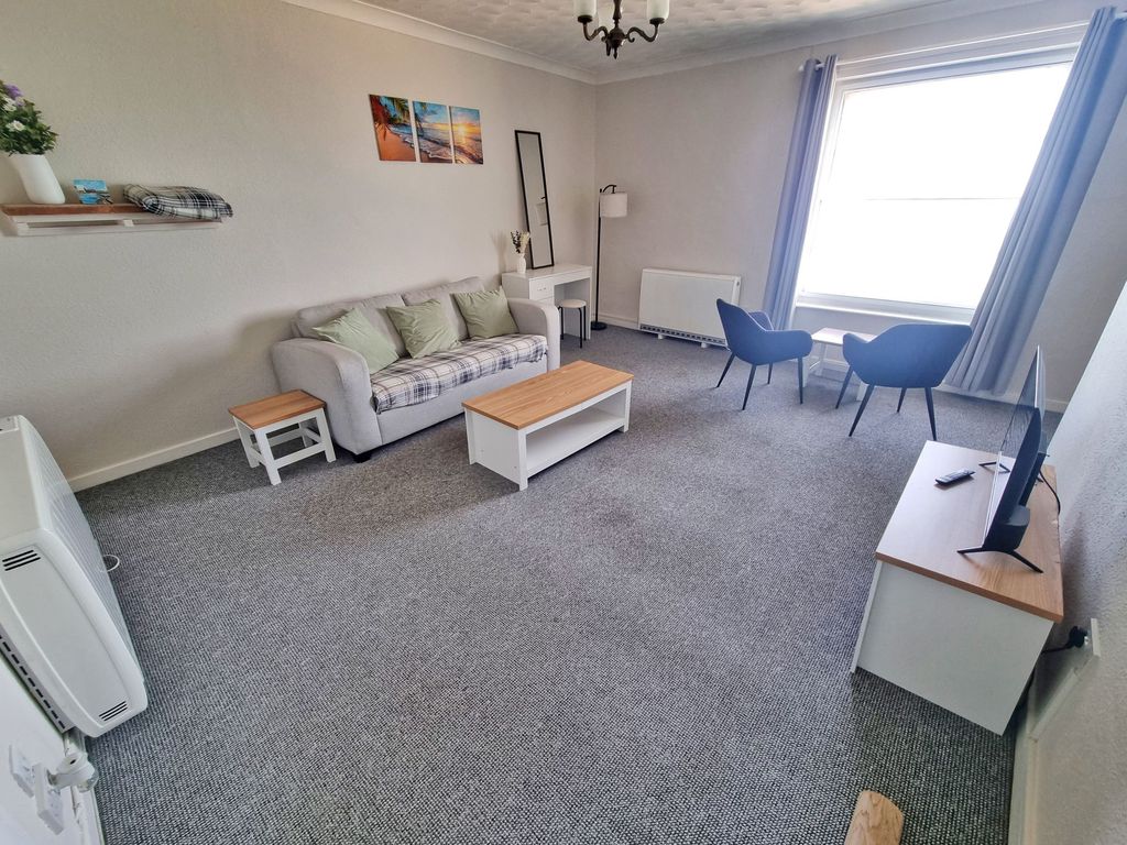 Property photo 2 of 12 Lounge