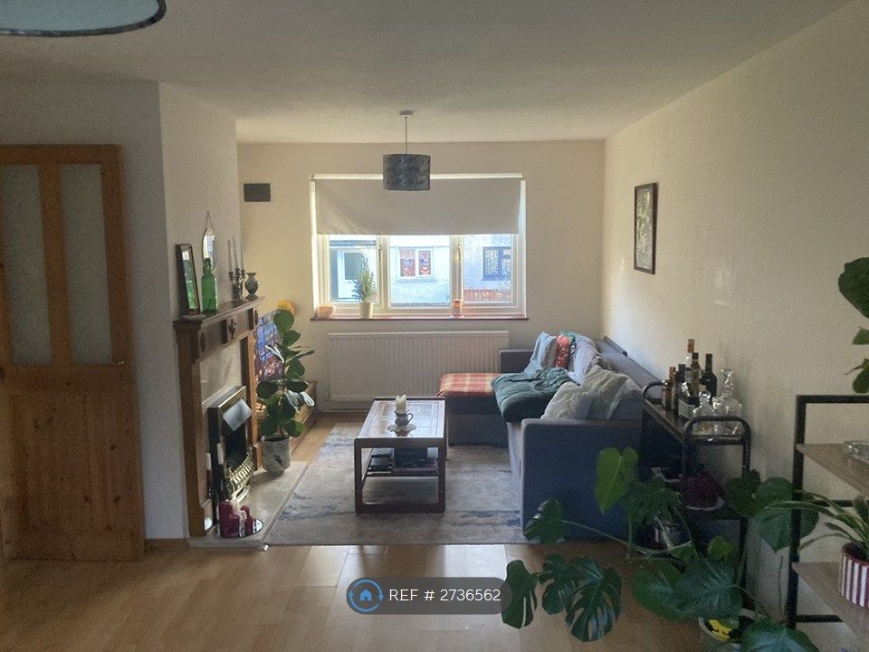 Property photo 3 of 17 Lounge/Diner