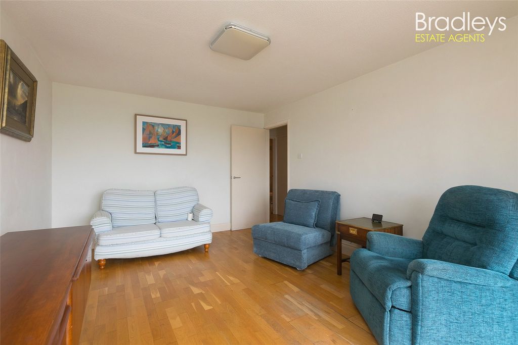 Property photo 3 of 11 Picture No. 30