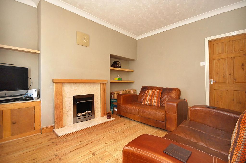 Property photo 3 of 9 Living Room