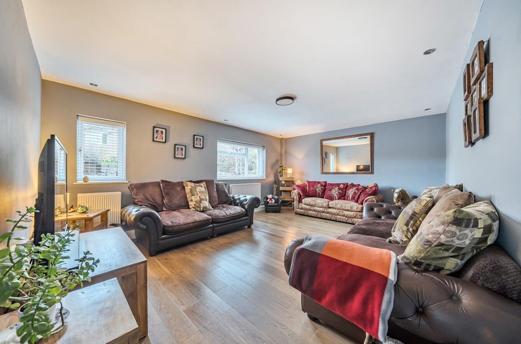 Property photo 2 of 23 1395761-20-69611F96B55Bb.Jpg