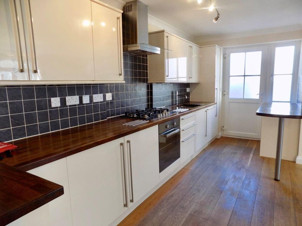 Property photo 3 of 28