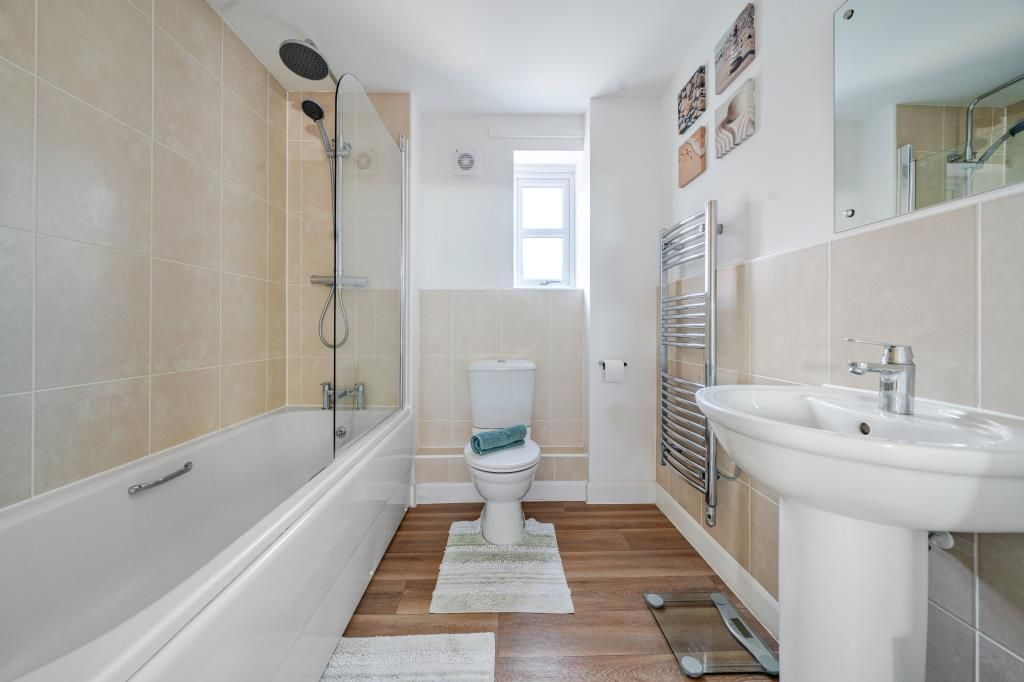 Property photo 2 of 19 Bathroom