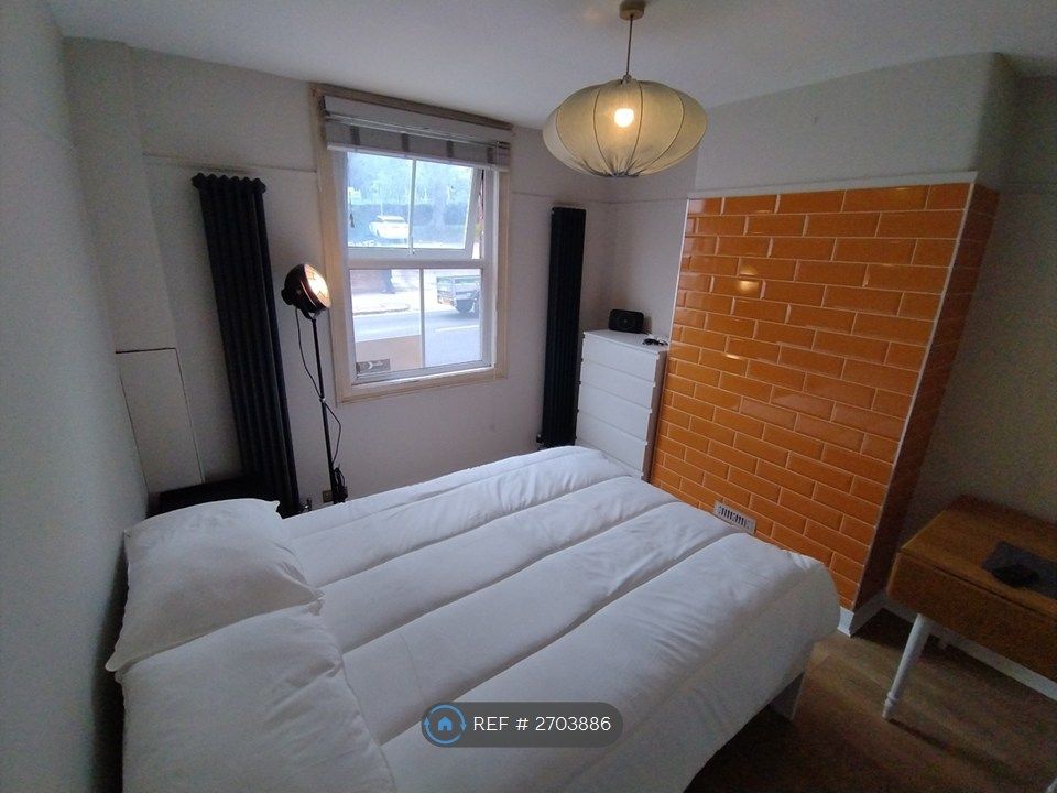 Property photo 2 of 14 Ground Front Double Room £750 Pcm