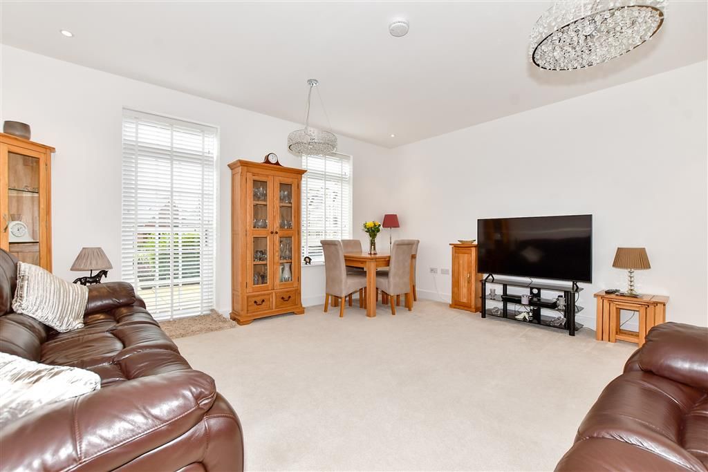 Property photo 2 of 16 Lounge