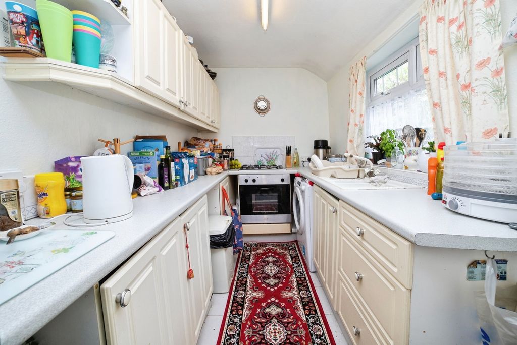 Property photo 3 of 16 Kitchen