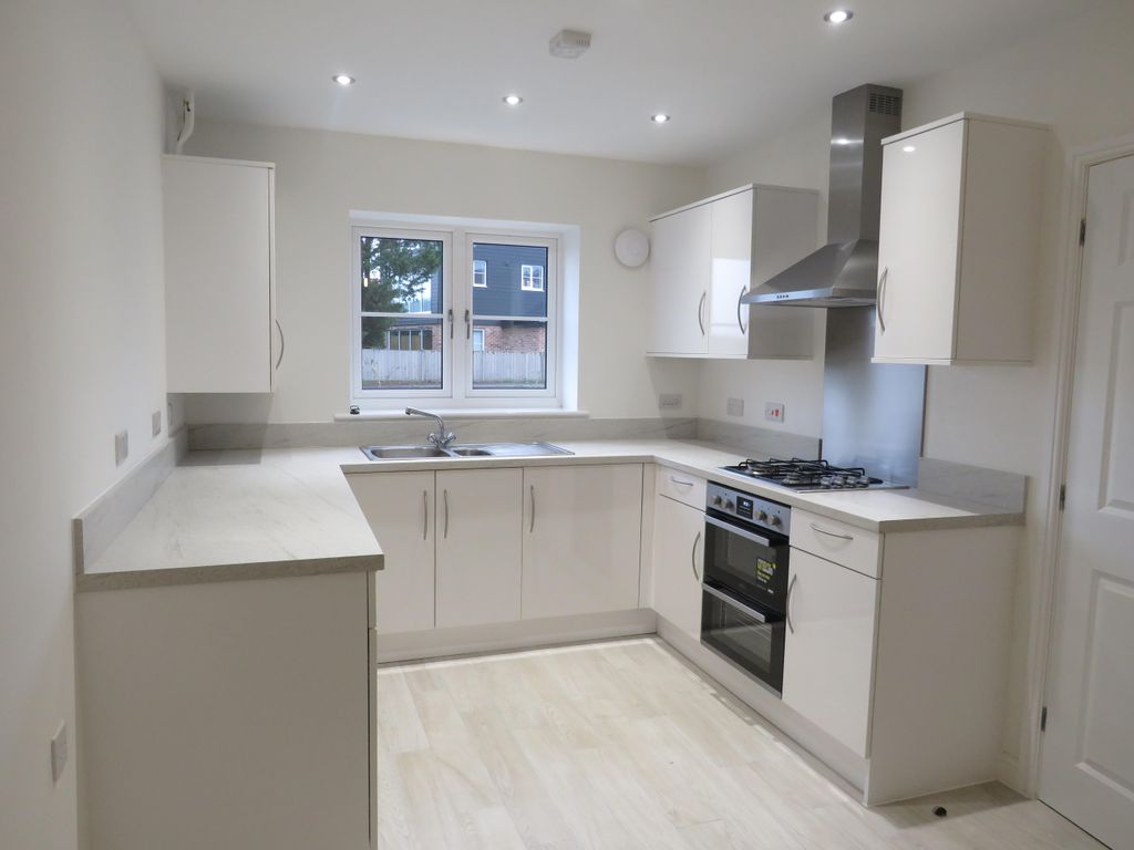 Property photo 2 of 10 Kitchen
